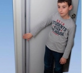 PROTECTOR PARA PUERTA SALVADEDOS 180º PROTECTOR PARA PUERTA SALVADEDOS 180º